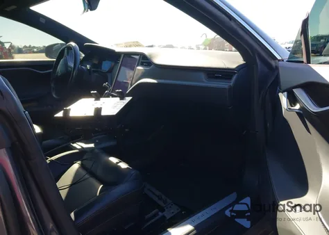 2021 Tesla Model S Performance Dual Motor All-Wheel Drive z USA, uszkodzony, nr VIN 5YJSA1E44MF427888